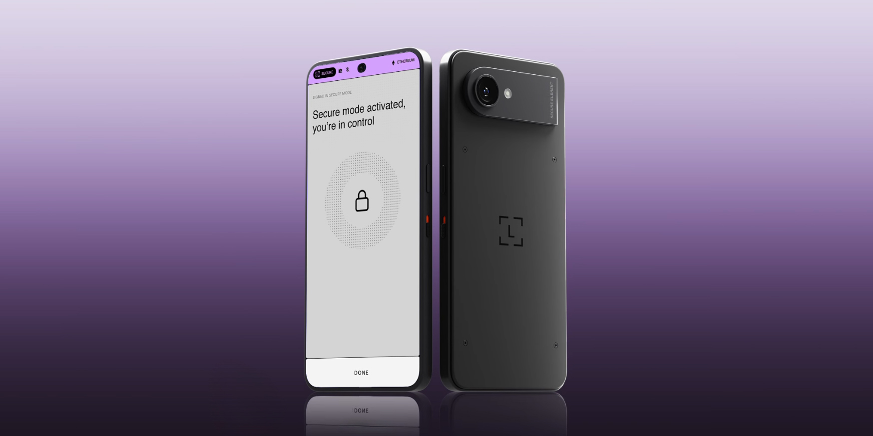Два чорні смартфони Ledger Atom спереду й ззаду. На екрані одного відображається повідомлення про активацію захищеного режиму з піктограмою замка, а на бічній грані видно помаранчевий перемикач.